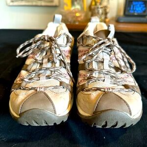 Merrell Siren Sport Waterproof Hiking Shoe - women’s Size 8.5 -very gently worn